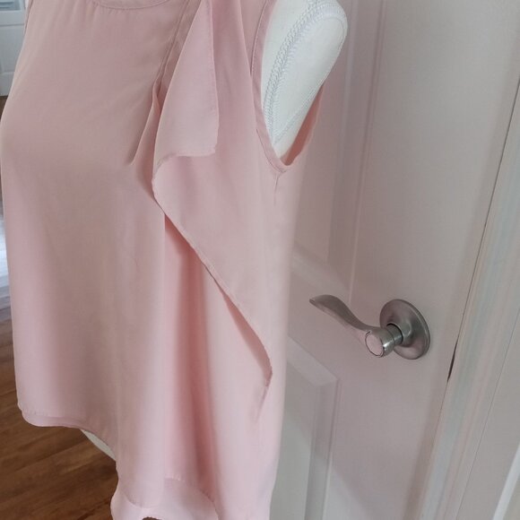 🌺** Any 2 For 15$**🌺 Kenneth Cole Pink Asymmetrical Blouse - Picture 5 of 12